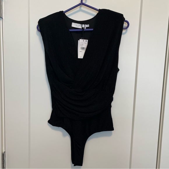 NWT astr the label sparkly black tank top v neck ruched bodysuit - Picture 2 of 10